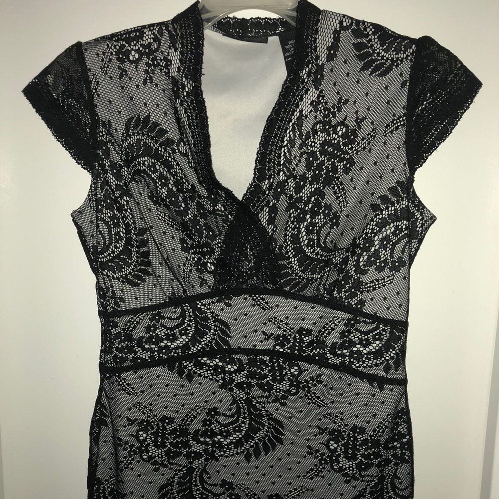 💟NY&Co Lined Lace Top - Picture 3 of 8